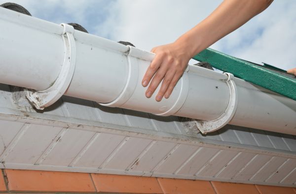 Gutter Reattachment in Simpsonville