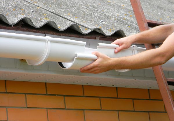 Cost of Gutter Hanging in Simpsonville